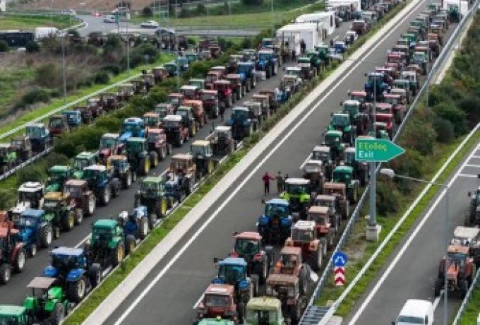 Αποκλεισμούς δρόμων αποφάσισε η πανελλαδική σύσκεψη των αγροτών – Κλιμάκωση κινητοποιήσεων σε όλη τη χώρα